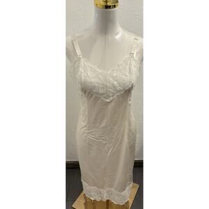 Vintage Wonder Maid Ivory Antron Nylon Non Cling Size 38 Large USA